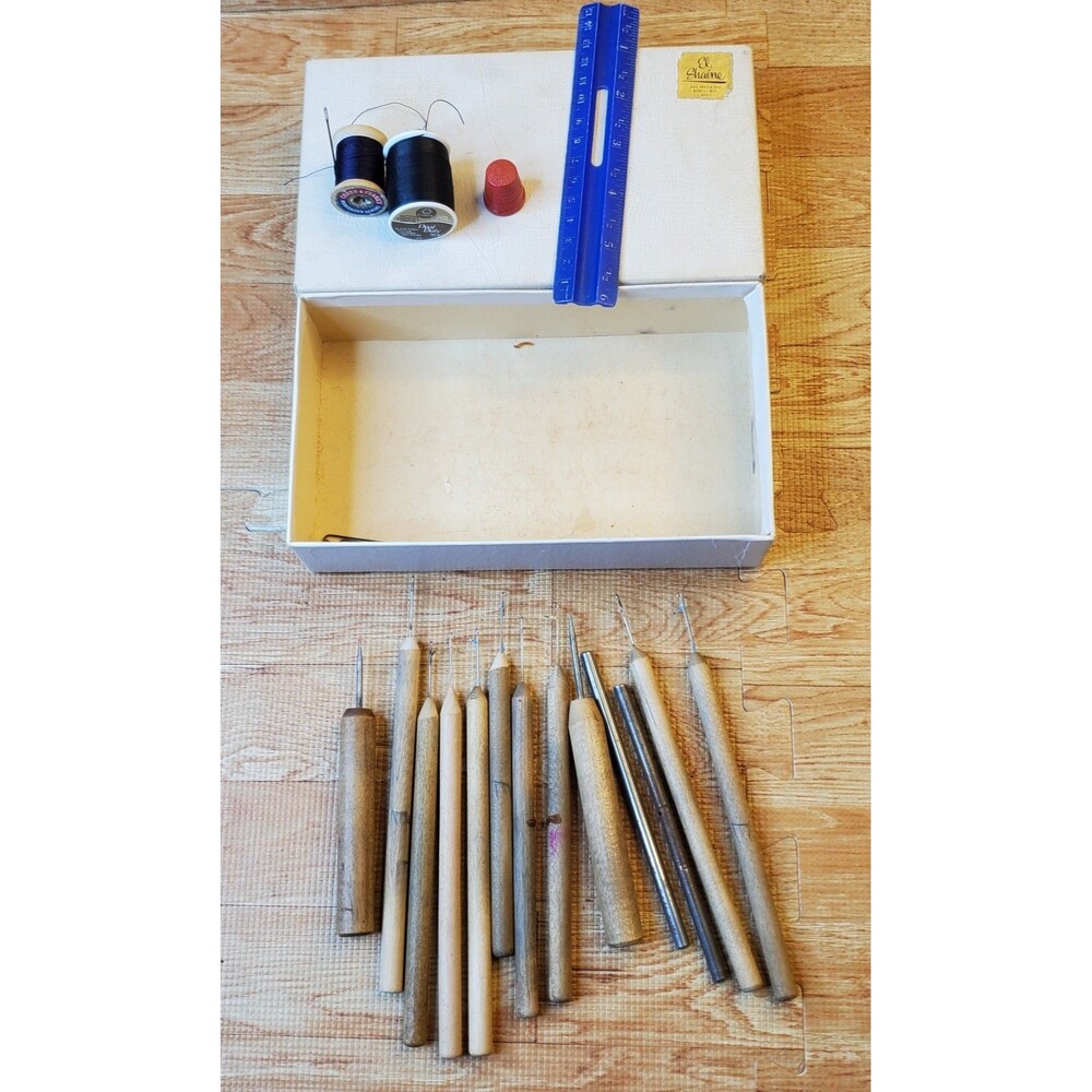 Crochet Lace Tatting Hook Tools Wooden Handles Lot of 13 Vintage